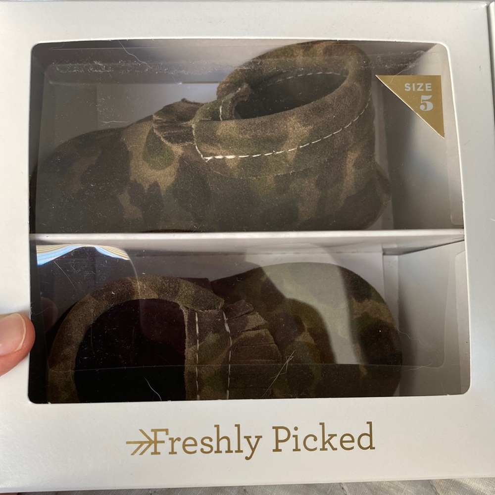 Freshly Picked City Moccasin in Green suede Camo size 5